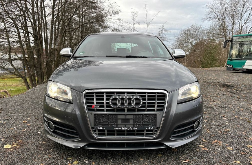 Решітка радіатора Audi A3 8P (2008-2012) сіра з хромом в стилі S-Line A3-S102 фото