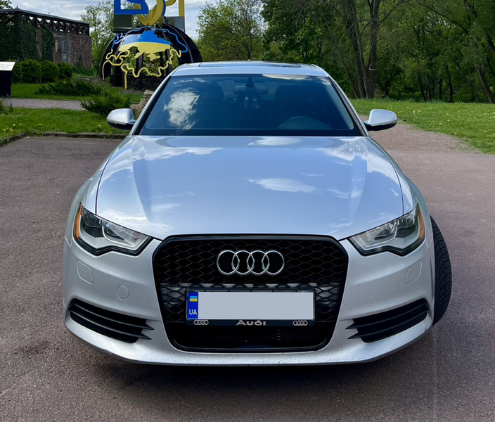 Решітка радіатора Audi A6 C7 (2011-2014) чорна в стилі RS (з місцем під камеру) A6-RS136 фото
