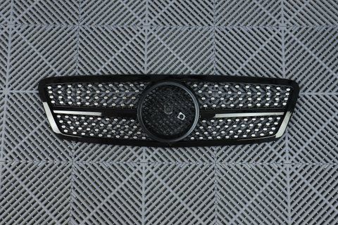 Решетка радиатора Mercedes C-Class W203 (2000-2007) в стиле Diamond Черная  MB-W203028 фото