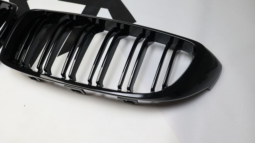 Решітка радіатора ніздрі BMW F32 F33 F36 M3 F80 M4 F82 F83 (2013-2020) чорний глянець 8010 фото