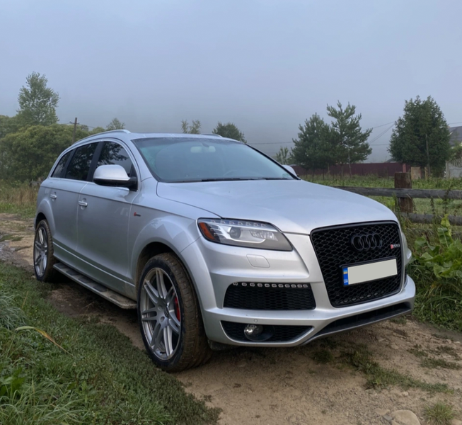 Решітка радіатора Audi Q7 4L (2005-2015) чорна в стилі RS Q7-RS142 фото