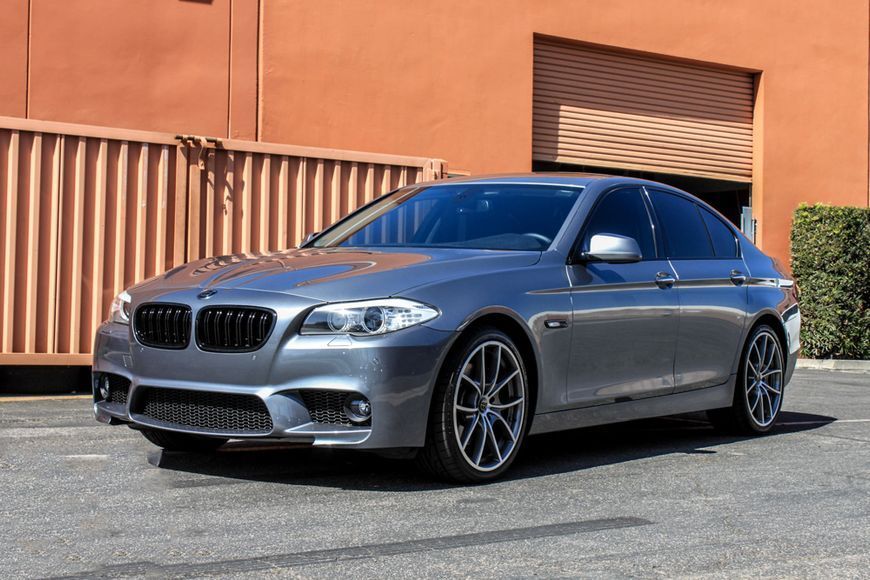 Передний бампер BMW F10 F11 (2010-2017) стиль M5 под ПТФ BMWF10-105 фото