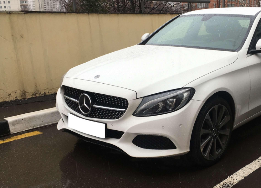 Решетка радиатора Mercedes C-Class W205 (2014-2018) в стиле Diamond Черная с хромом (без места под камеру) MB-W205171 фото