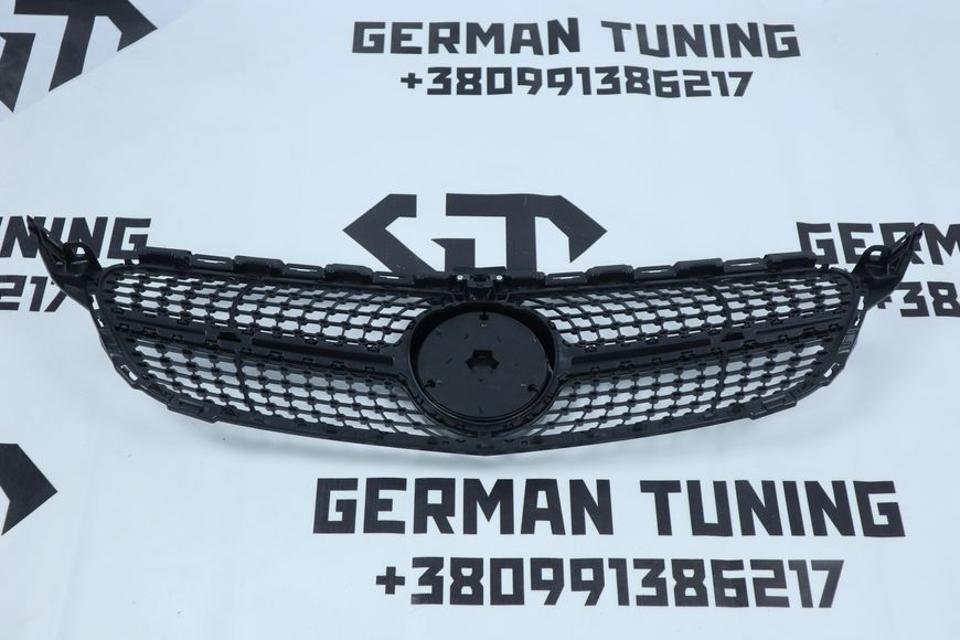 Решетка радиатора Mercedes C-Class W205 (2014-2018) в стиле Diamond Черная (с местом под камеру) 30126301 фото
