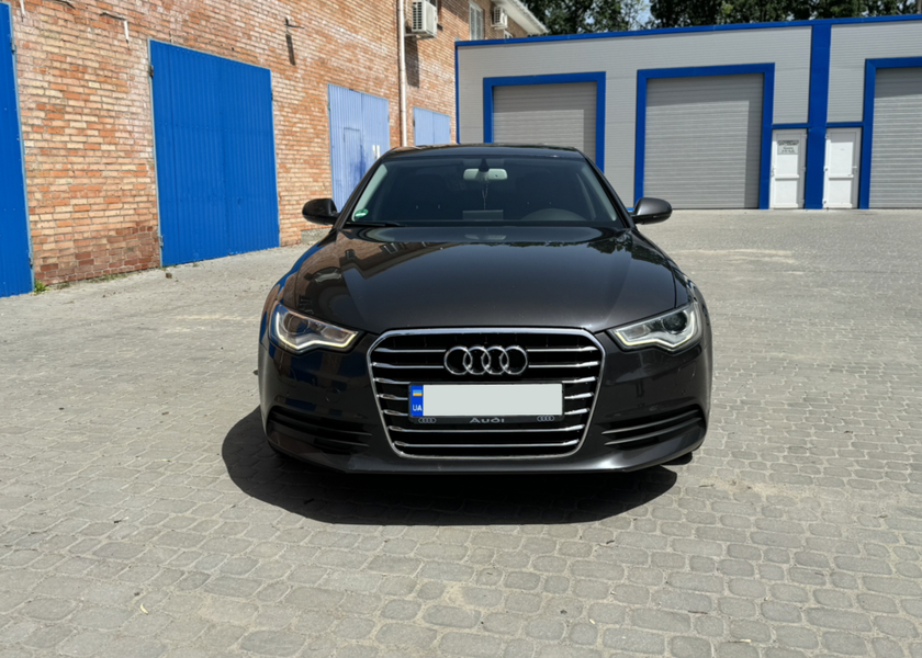 Решітка радіатора Audi A6 C7 (2011-2014) чорна з хромом в стилі S-Line A6-S131 фото