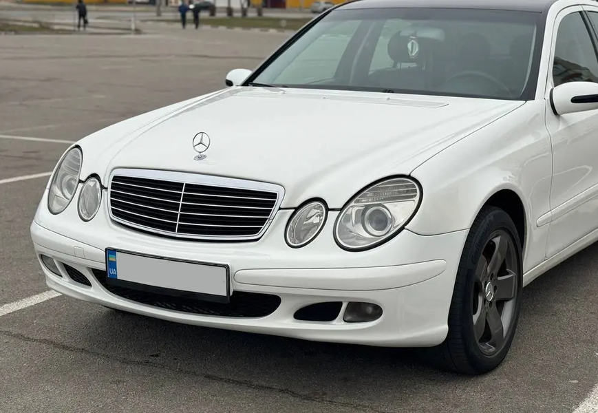 Решітка радіатора Mercedes E-class W211 (2002-2007) Чорна з хромом MB-W211021 фото