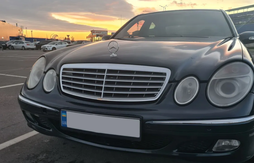 Решітка радіатора Mercedes E-class W211 (2002-2007) Чорна з хромом MB-W211021 фото
