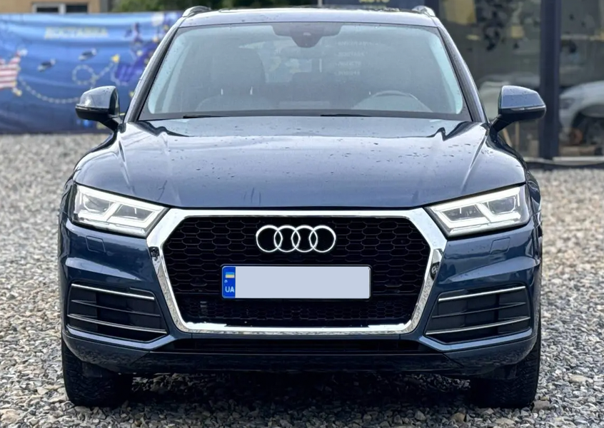 Решетка радиатора Audi Q5 80A (2016-2020) черная с хромом в стиле RS Q5-RS171 фото