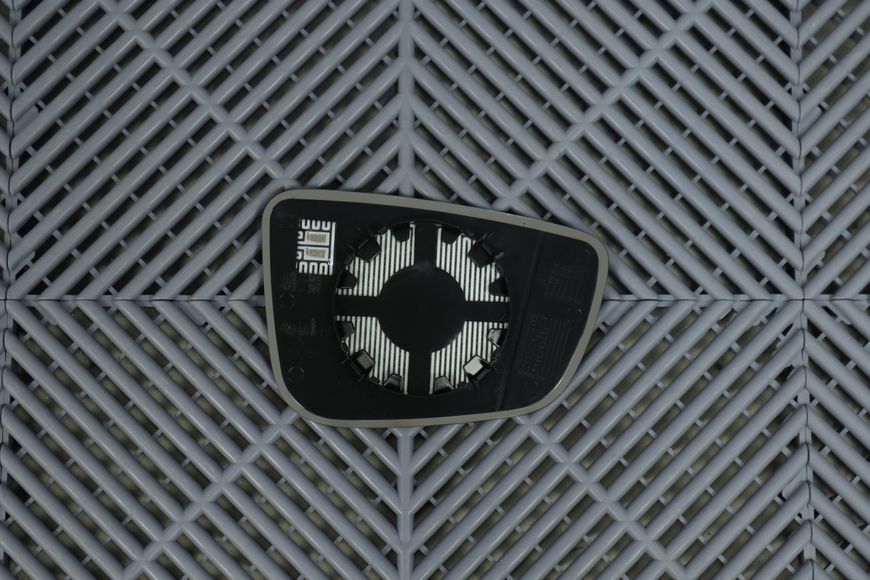 Скло дзеркала на BMW G30 G31 (51167445413) Ліве 51167445413 фото