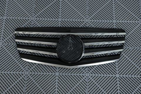 Решітка радіатора Mercedes E-class W211 (2007-2009) в стилі AMG Чорна з хромом MB-W211071 фото