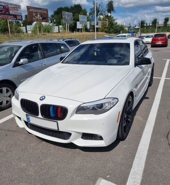 Решетка радиатора ноздри BMW F10 F11 (2010-2017) M-color 599 фото