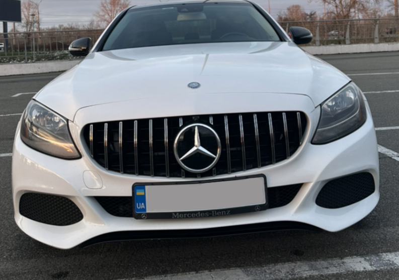 Решетка радиатора Mercedes C-Class W205 (2014-2018) в стиле GT Черна с хромом (с местом под камеру) 30126297 фото