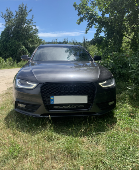 Решетка радиатора Audi A4 B8 (2011-2015) черная QUATTRO в стиле RS A4-RS132 фото