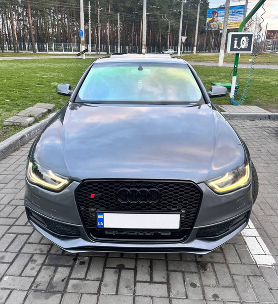Решетка радиатора Audi A4 B8 (2011-2015) черная QUATTRO в стиле RS A4-RS132 фото