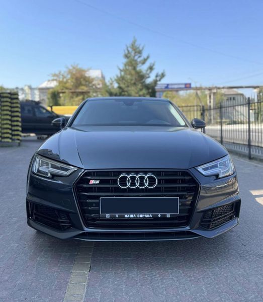 Решітка радіатора Audi A4 B9 (2015-2019) чорна в стилі S-Line A4-S183 фото