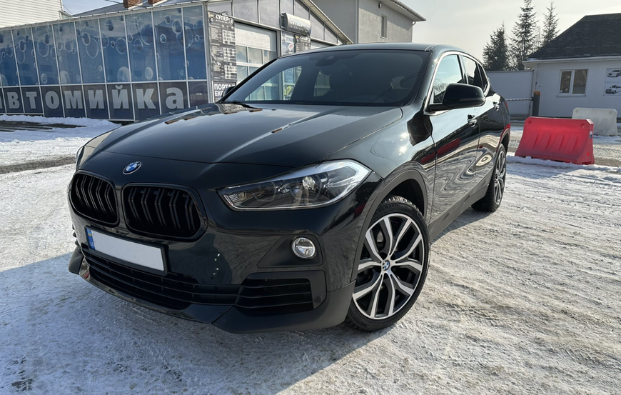 Решітка радіатора ніздрі BMW X2 F39 (2017-2022) чорний глянець BMW-F39101 фото