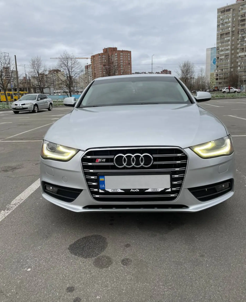 Решітка радіатора Audi A4 B8 (2011-2015) чорна з хромом в стилі S-Line A4-S131 фото