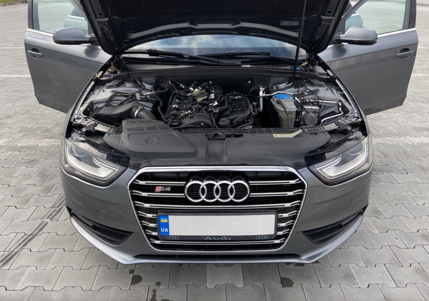 Решітка радіатора Audi A4 B8 (2011-2015) чорна з хромом в стилі S-Line A4-S131 фото