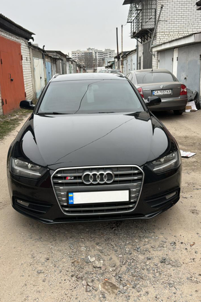 Решітка радіатора Audi A4 B8 (2011-2015) сіра з хромом в стилі S-Line A4-S133 фото