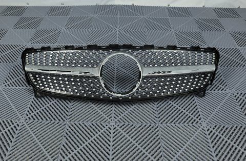 Решетка радиатора Mercedes A-Class W176 (2016-2018) в стиле Diamond Серая с хромом MB-W176183 фото