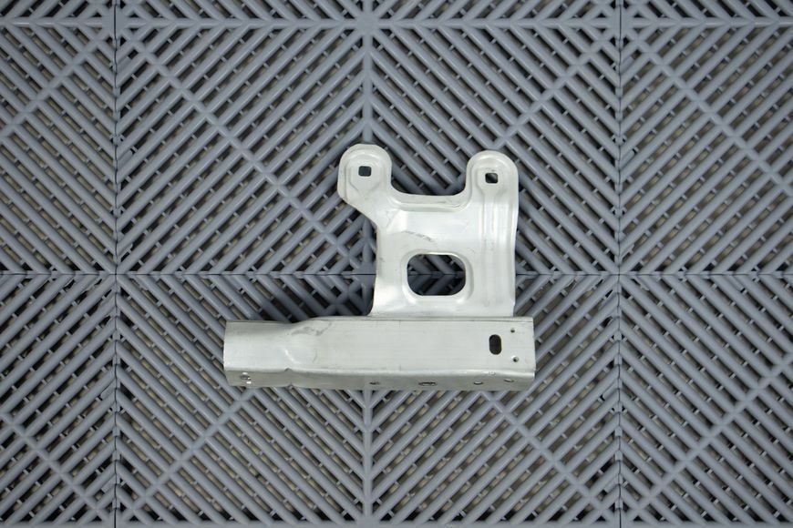 Кронштейн переднього бампера на BMW F20 F21 F22 F23 F30 F31 F32 F33 F34 F36 (51118051190) M-Paket 51118051190 фото