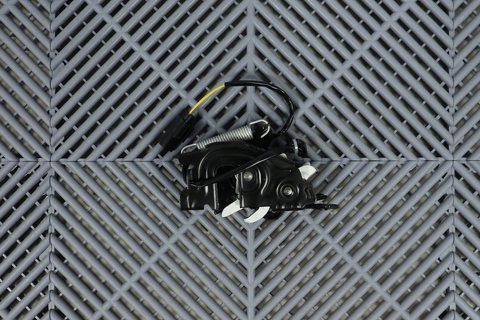 Замок капота на BMW G11 G12 G14 G15 G16 G30 G31 G32 (51237347404) Лівий 51237347404 фото