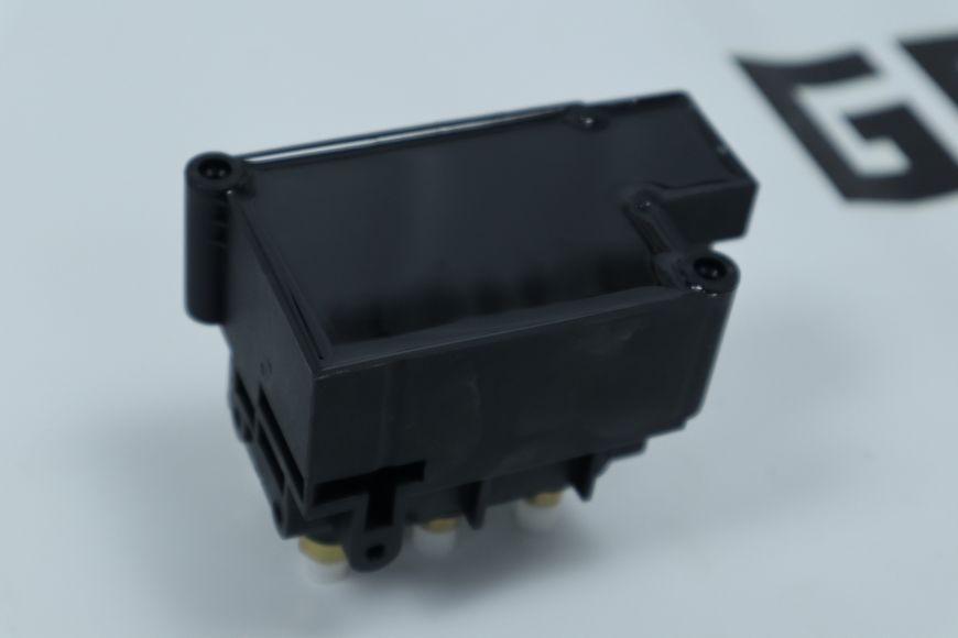 Блок клапанів для на Audi A6 C6 / A8 D3 (2002-2011) 4F0616013 фото