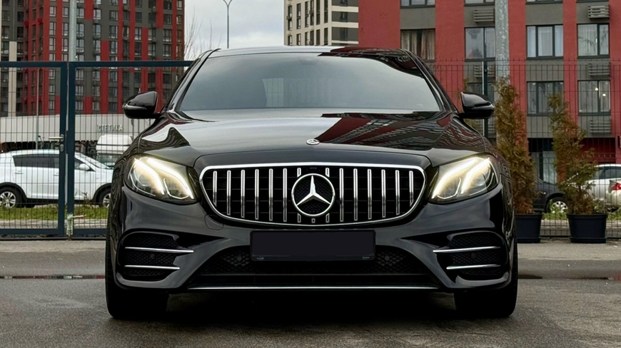 Решетка радиатора Mercedes E-Class W213 (2016-2020) в стиле GT Panamericana Черная с хромом MB-W213175 фото