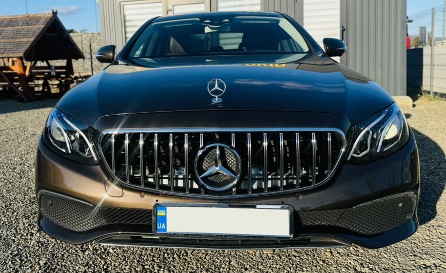 Решетка радиатора Mercedes E-Class W213 (2016-2020) в стиле GT Panamericana Черная с хромом MB-W213175 фото