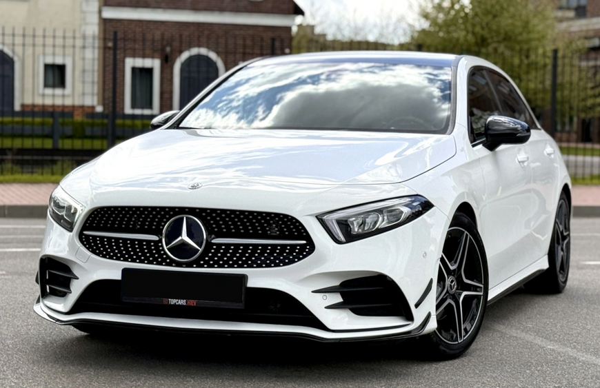 Решітка радіатора Mercedes A-Class W177 (2018-2022) в стилі Diamond Чорна з хромом MB-W177181 фото