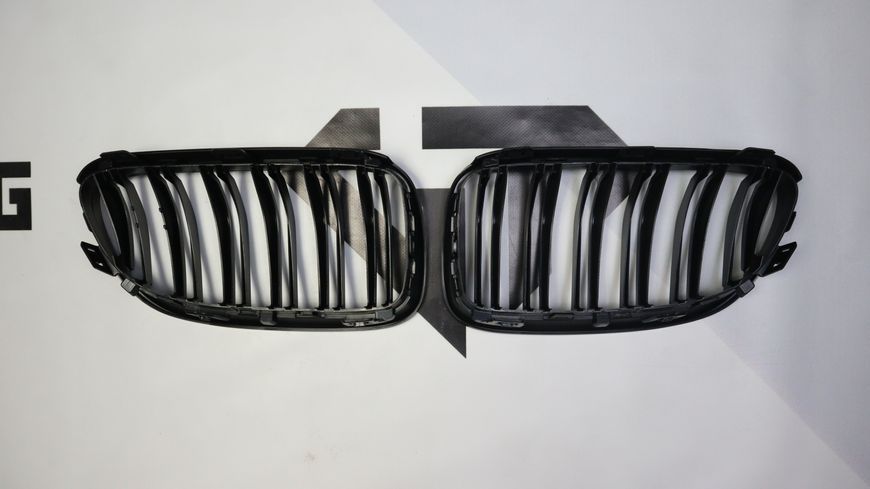 Решітка радіатора ніздрі BMW Е92 E93 (2010-2013) чорний мат BMW-E921020 фото