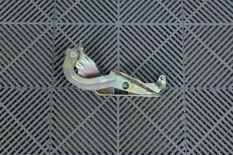 Петля капота на Mercedes-Benz C-Class W205 (2058800628) Левая 2058800628 фото
