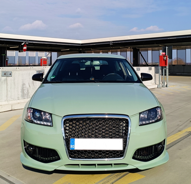 Решітка радіатора Audi A3 8P (2008-2012) чорна з хромом в стилі RS A3-RS101 фото