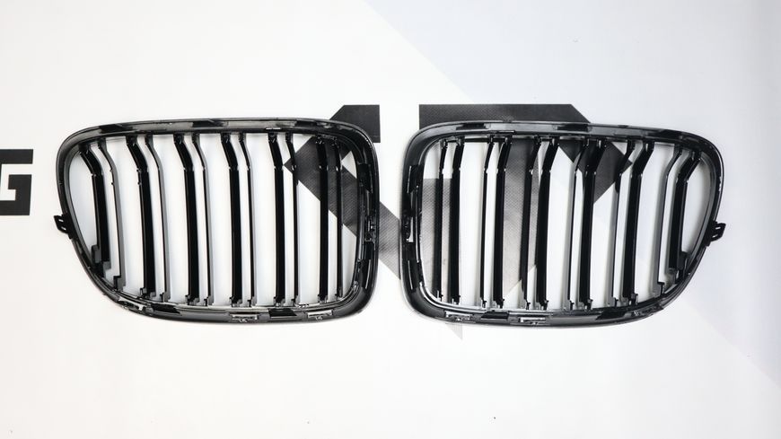Решітка радіатора ніздрі BMW X1 E84 (2009-2015) чорний глянець 8006 фото