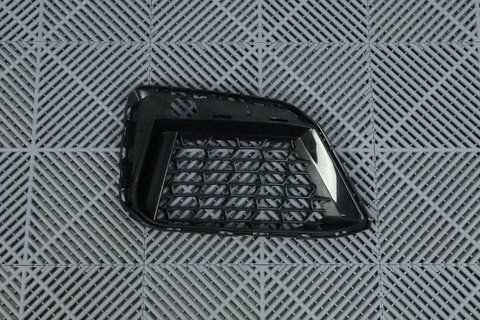 Решетка в передний бампер на BMW G30 G31 (51118747848 / 51118098670) Правая 51118098670 фото