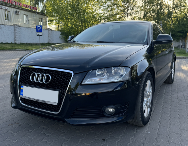 Решітка радіатора Audi A3 8P (2008-2012) чорна з сірим в стилі RS A3-RS104 фото