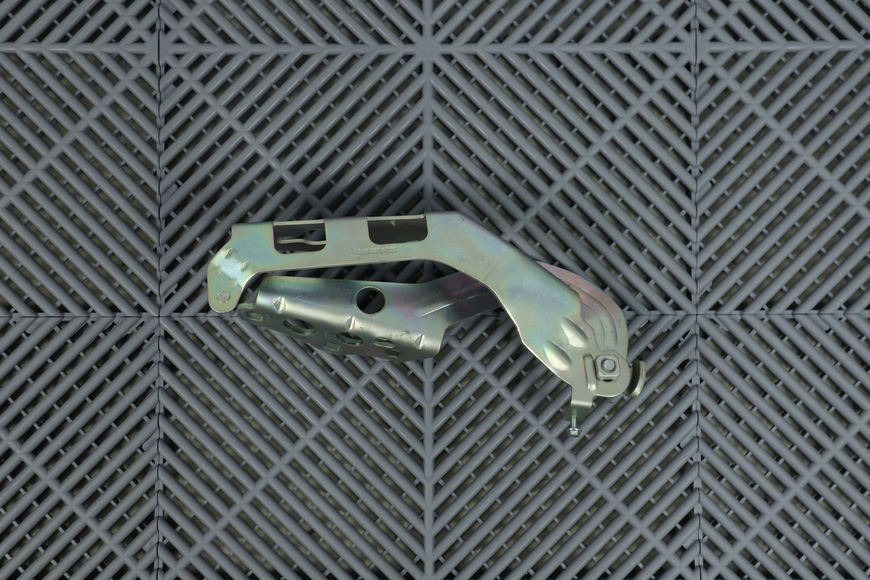 Петля капота на Mercedes-Benz C-Class W205 (2058800728) Права 2058800728 фото