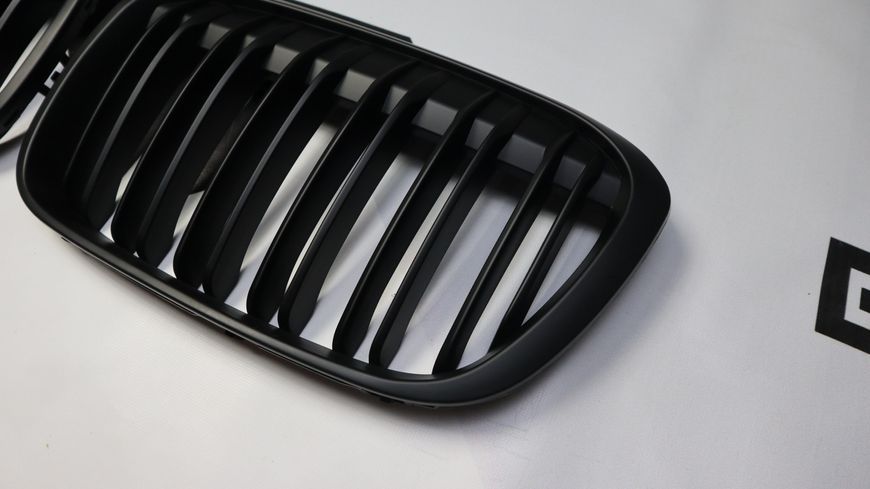Решетка радиатора ноздри BMW X1 F48 (2015-2019) черный мат BMW-F48162 фото