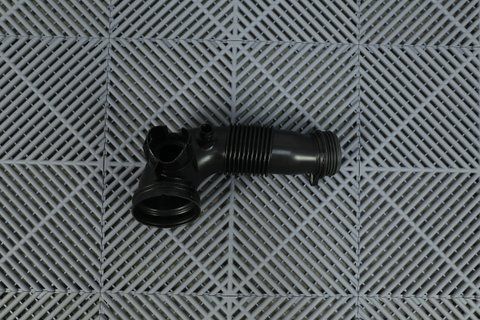 Воздухозаборник воздушного фильтра на BMW (13717605638) E84 F07 F15 F16 F20 F21 F22 F23 F25 F26 F30 F31 F34 F32 F33 F36 F35 F80 F87 G30  13717605638 фото