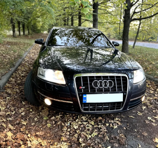 Решітка радіатора Audi A6 C6 (2004-2011) чорна з хромом в стилі S-Line (з місцем під парктроніки) A6-S101 фото