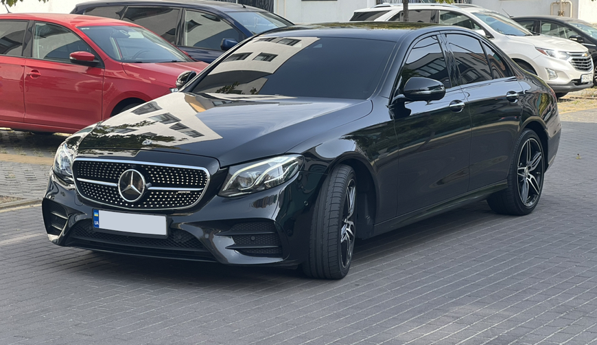 Решетка радиатора Mercedes E-Class W213 (2016-2020) в стиле Diamond Черная с хромом (с местом под камеру) 301242 фото