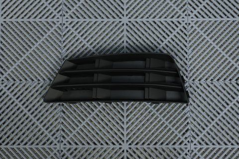 Решітка переднього бампера на Audi A4 B9 (2015-2019) 8W0807681 (в стилі S-Line) Ліва 8W0807681 фото