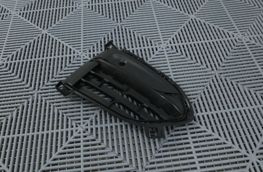Решетка противотуманной фары на BMW X6 F16 (51117319778) Правая (закрытая) 51117319778 фото