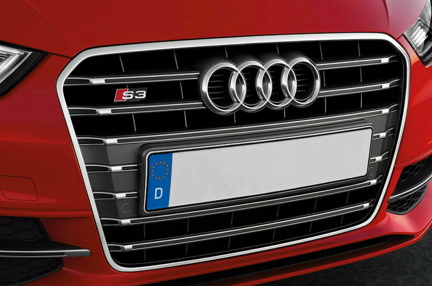 Решітка радіатора Audi A3 8V (2012-2016) сіра з хромом в стилі S-Line A3-S143 фото
